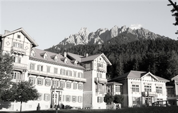 Euregio Kulturzentrum Toblach im Sommer