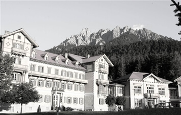 Euregio Kulturzentrum Toblach im Sommer Euregio Kulturzentrum Toblach im Sommer