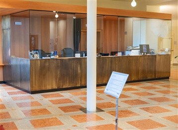 Eingangsbereich Euregio Kulturzentrum Toblach